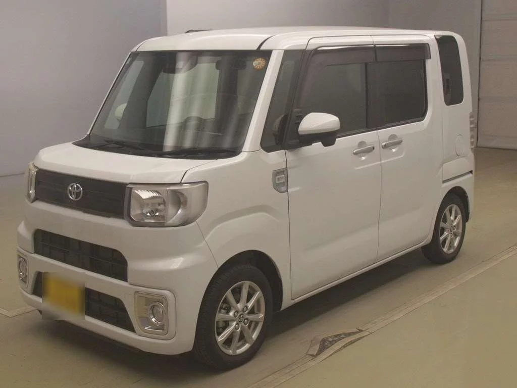 Toyota Pixis Mega LA700A 2022